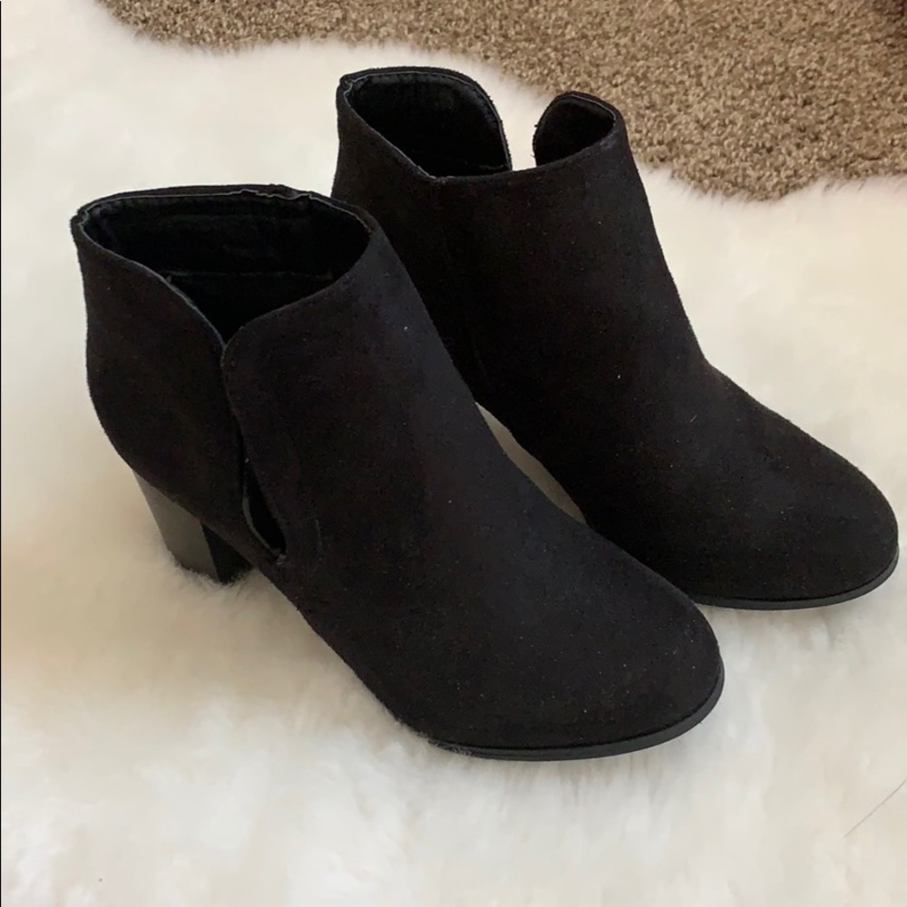 Black Cutout Stacked